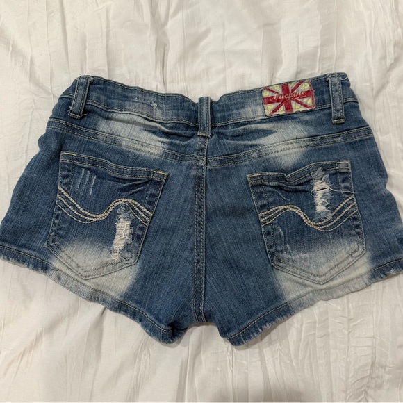 Machine Y2K Low-Rise Distressed Denim Shorts Size 28 - Picture 2 of 5
